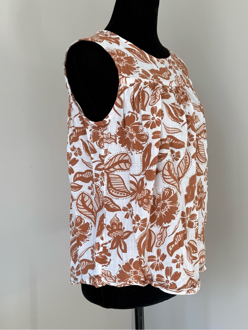 Sonoma Women’s White and Brown Floral Sleeveless Blouse Camisole Size S Boho